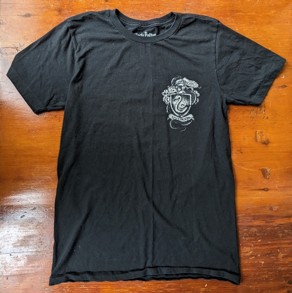 Harry Potter Slytherin set - Officially Licensed - includes socks, hat, & shirt - Picture 7 of 9